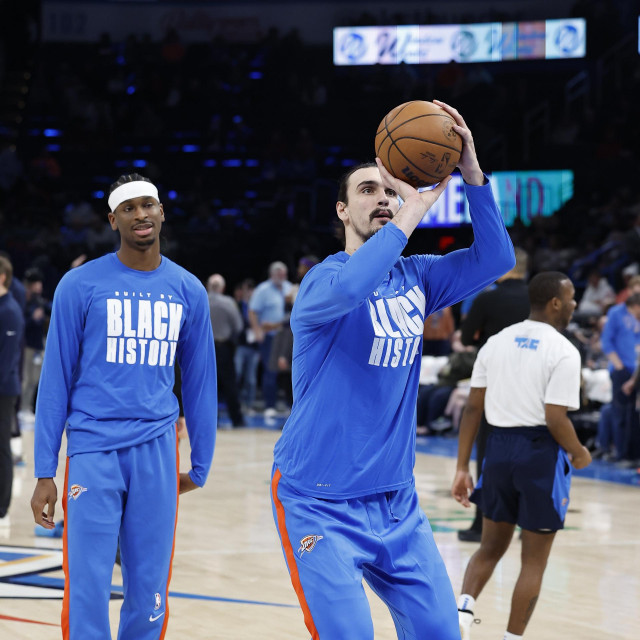 Šarić na zagrijavanju prije utakmice s Pelicansima