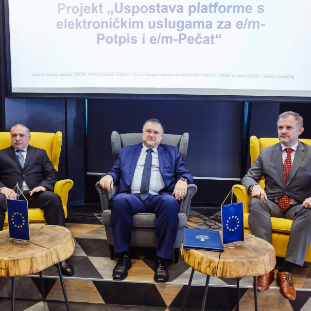 Jure Sertić, Bernard Gršić i Igor Ljubi na predstavljanju nacionalne platforme za e/m-Potpis i e/m-Pečat