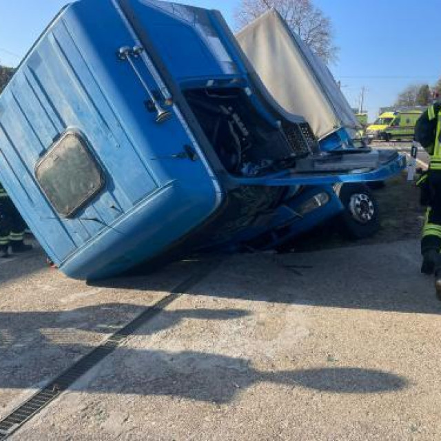 Sudar dva teretna vozila u Goričici