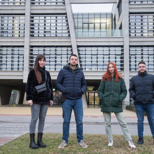 Koncept Piramide potpisuje osječka udruga Panoniart, čiji je predsjednik David Granić (na fotografiji snimljen s članovima udruge u Osijeku)