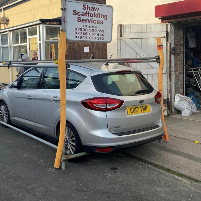 Nepropisno parkiran auto