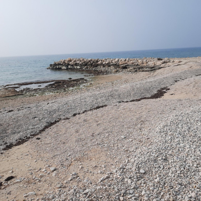 Na Pagu se povuklo more