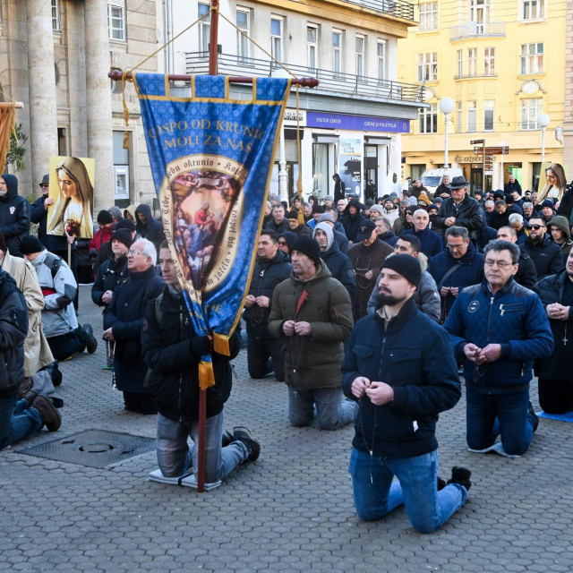 Vjerski skup muškaraca u organizaciji bratstva Vitezovi bezgrešnog srca Marijina