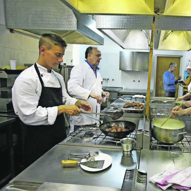 Učenici na praksi, Ilustrativna fotografija