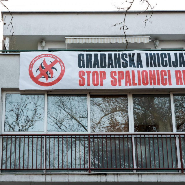 Istaknuti transparent Građanske inicijative u okolici KBC-a