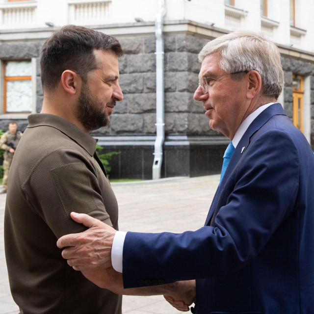 Volodimir Zelenski i Thomas Bach