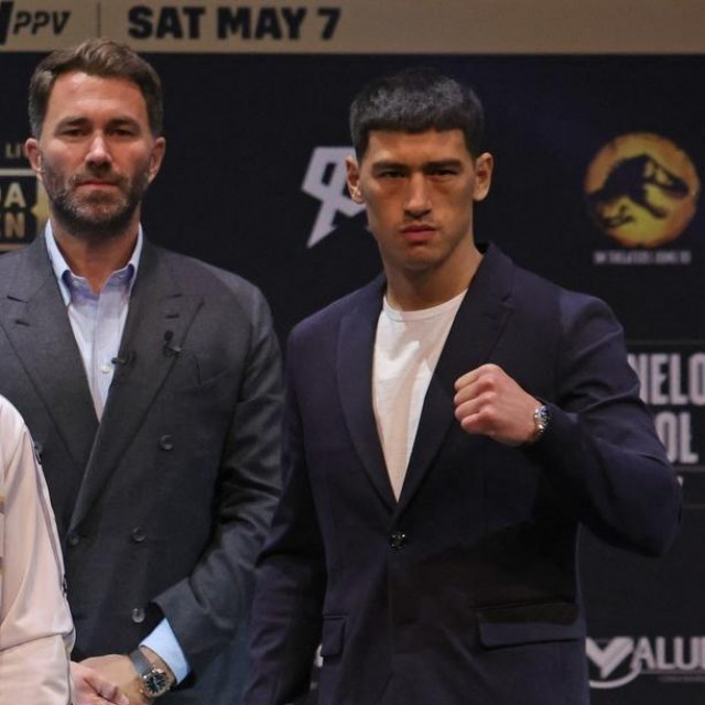 Eddie Hearn (lijevo) i Dmitry Bivol (desno)