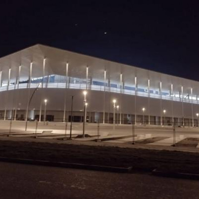 Pampas je osvijetljen i radovi se odvijaju u tri smjene