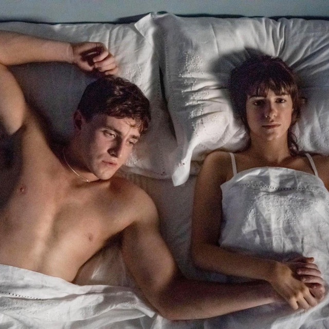 Daisy Edgar-Jones i Paul Mescal u seriji Normalni ljudi