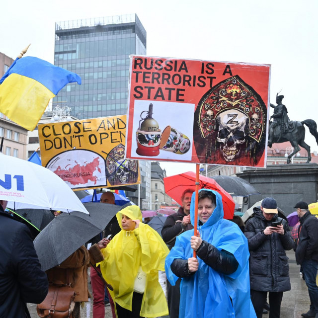 Veleposlanstvo Ukrajine u Republici Hrvatskoj organiziralo skup podrške Ukrajini n a Trgu bana Jelačića