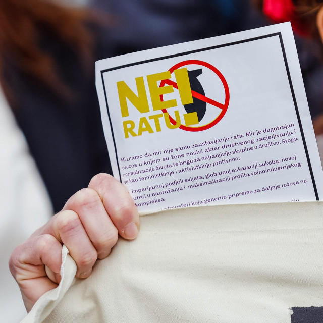 U Zagrebu je feministička antiratna ad hoc koalicija predstavila zahtjeve koje će uputiti predsjednicima Vlade i države. ”Osnovna je poruka - čim prije primirje, čim prije početak ozbiljnih mirovnih pregovora i zaustavljanje destrukcije.” Sadržajno identične poruke poslane su i s ljevičarskih skupova u Njemačkoj. Nisu svi takvi na ljevici