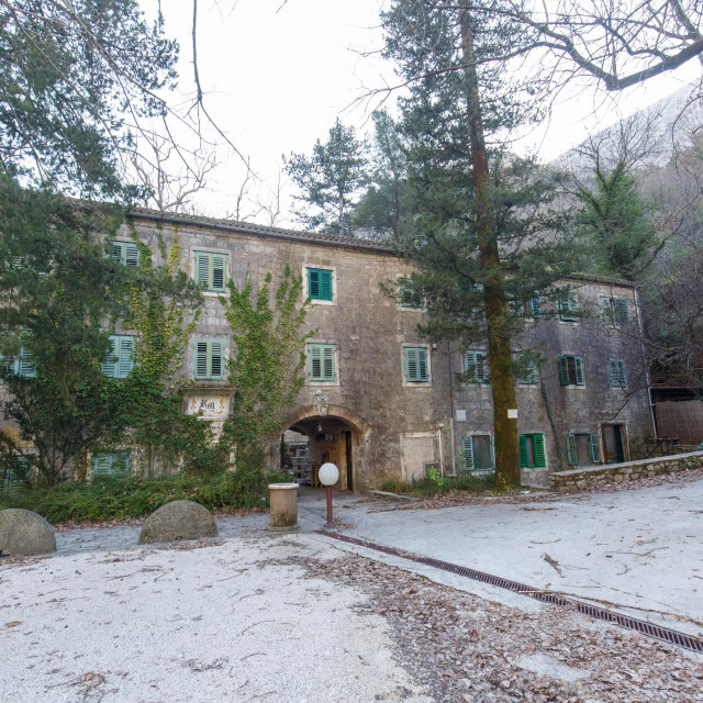 Izletište Radmanove mlinice uz Cetinu kraj Omiša
 