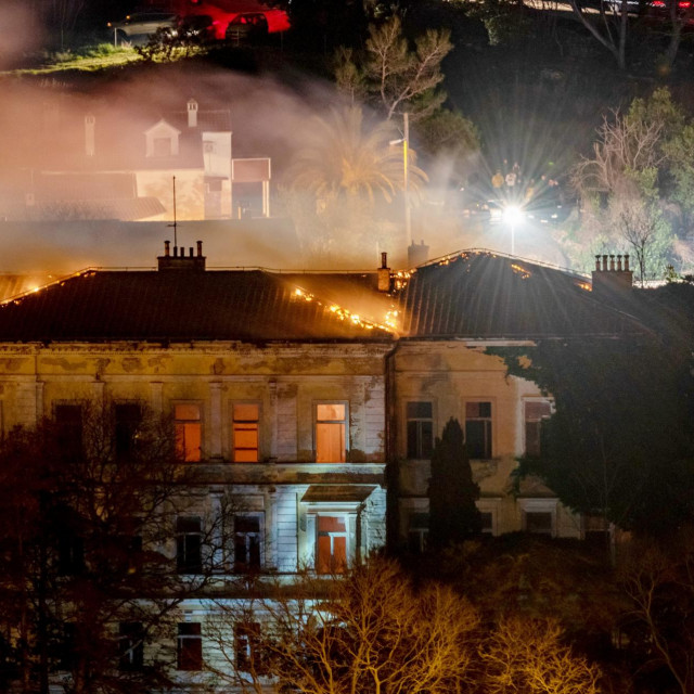 Požar u zgradi bivse osnovne škole u Malom Lošinju