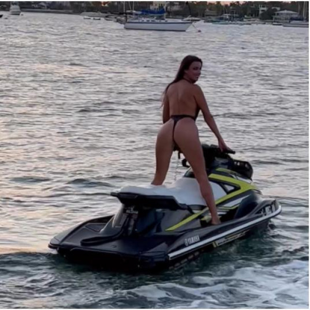 Ivana Knoll živi život na visokoj nozi