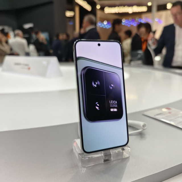 Xiaomi 13 ima sasivm ravan ekran i tanke bridove