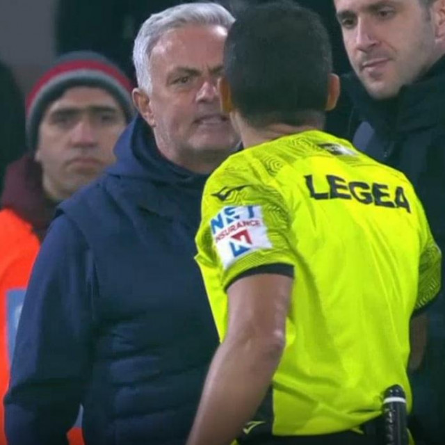 Mourinho se svađa sa sucem