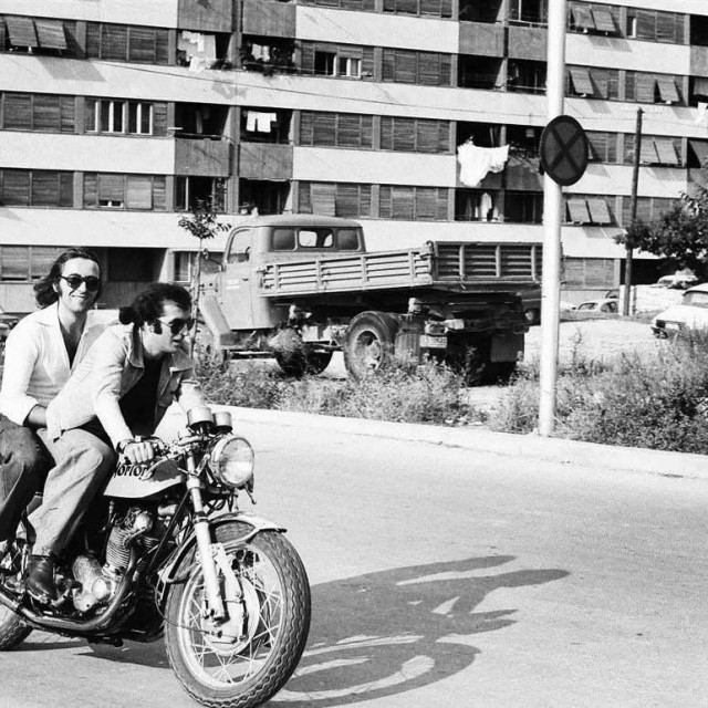 Oliver Dragojević i Jurica Jerković 1974. jure splitskim Lokvama na ‘Nortonu‘