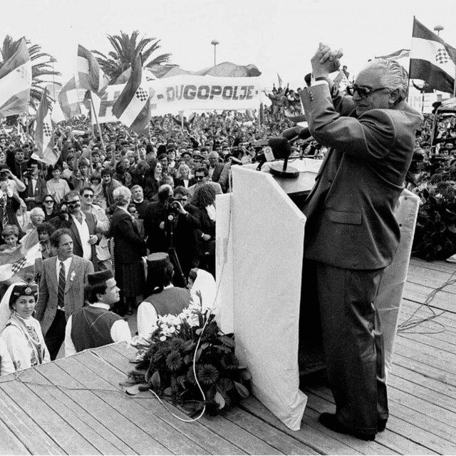 Prvi javni skup HDZ- na splitskoj rivi 1990. godine