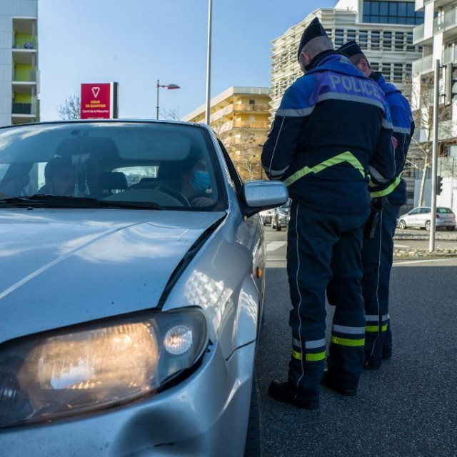 Prometna policija u Francuskoj; ilustracija