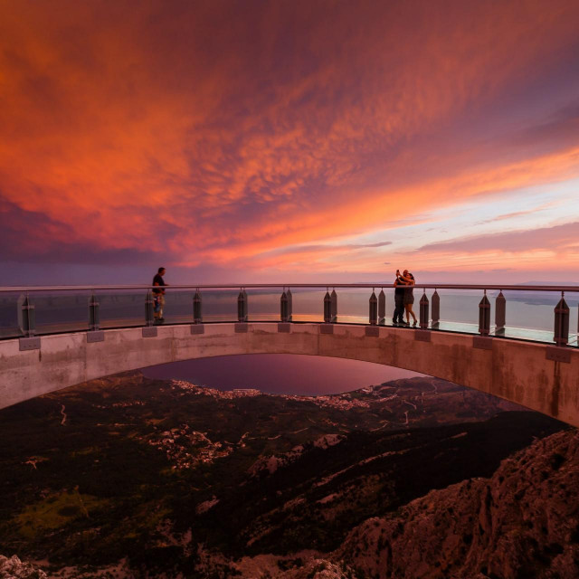 Zalaz sunca gledan sa Skywalk vidikovca Ravna Vlaška na Biokovu
