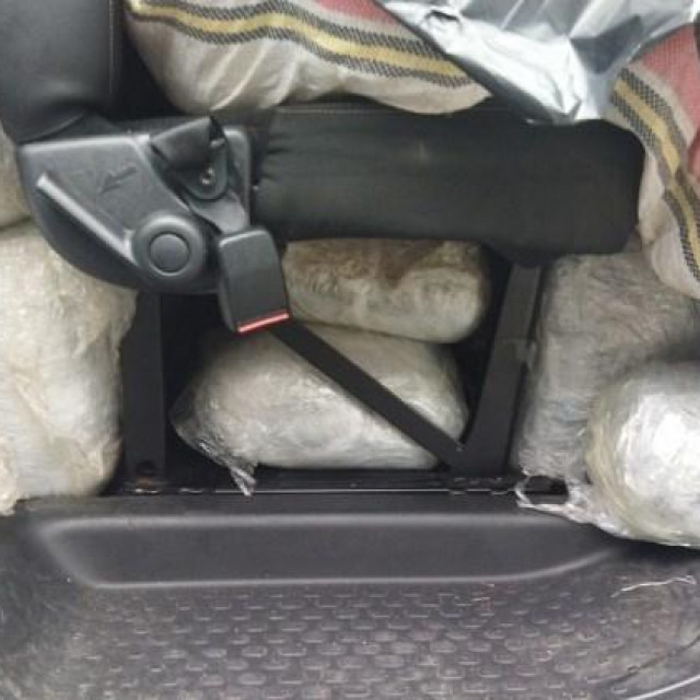 Droga je bila skrivena u kombiju