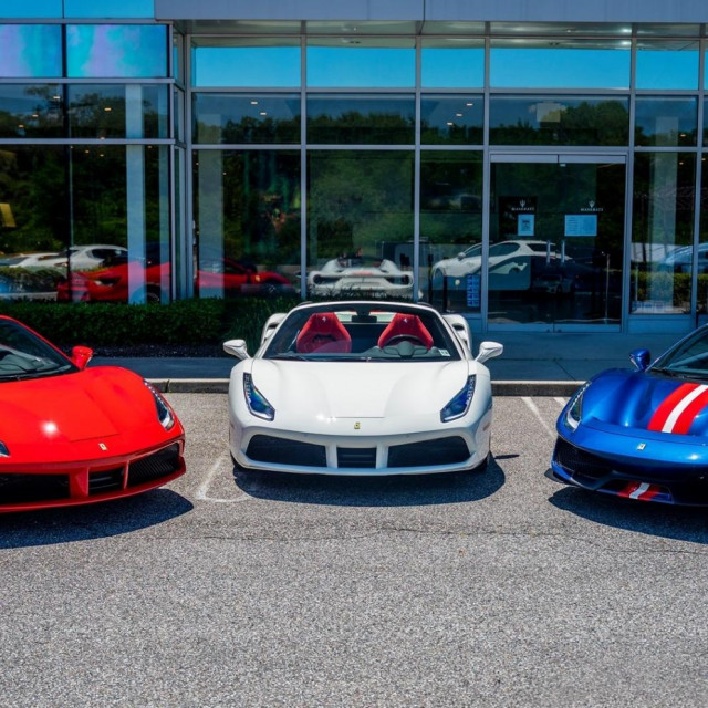 Salon ispred kojeg su ukradeni automobili