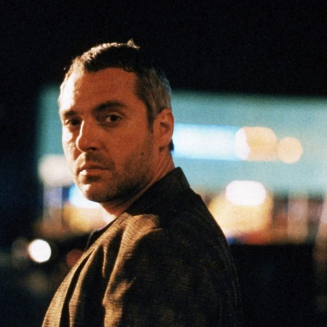 Tom Sizemore: U javnosti su izlazile njegove seks vrpce, izlazio je u javnost tračevima o Clintonovim ljubavnicama i vlastitoj vezi s Paris Hilton