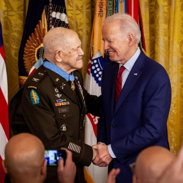 Joe Biden i Paris Davis 