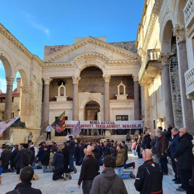 Molitelji i protuprosvijed u Splitu 