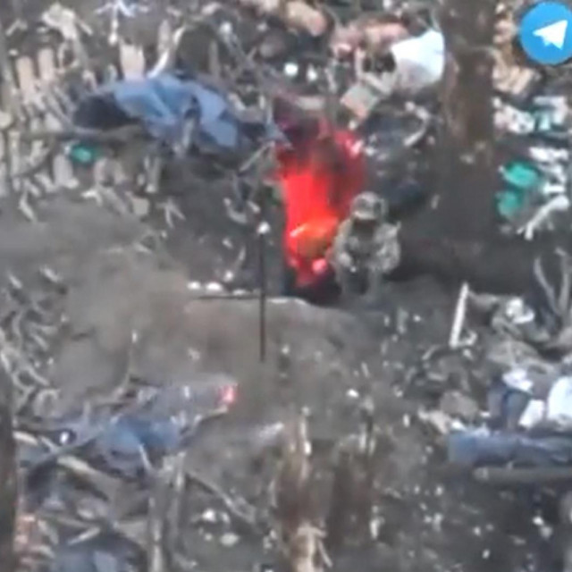 Ukrajinski vojnik u rovu