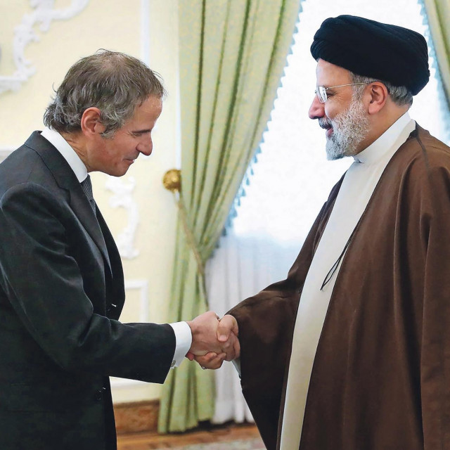 Predsjednik Irana Ebrahim Raisi i šef Agencije za atomsku energiju Rafael Grossi