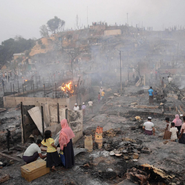 Izbjeglice u potrazi za skloništem nakon požara