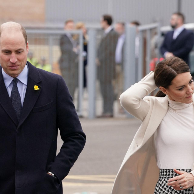 Britain‘s Catherine, Princess of Wales (R) and Britain‘s Prince William, Prince of Wales (L) arrive to visit the headquarters of the Wales Air Ambulance, in Llanelli, Wales, on February 28, 2023. (Photo by Paul EDWARDS/POOL/AFP)