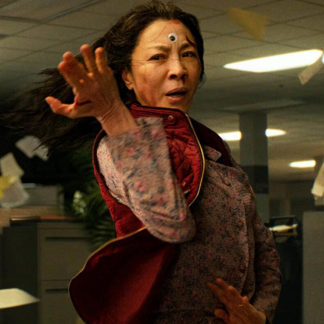Michelle Yeoh u filmu Sve u isto vrijeme