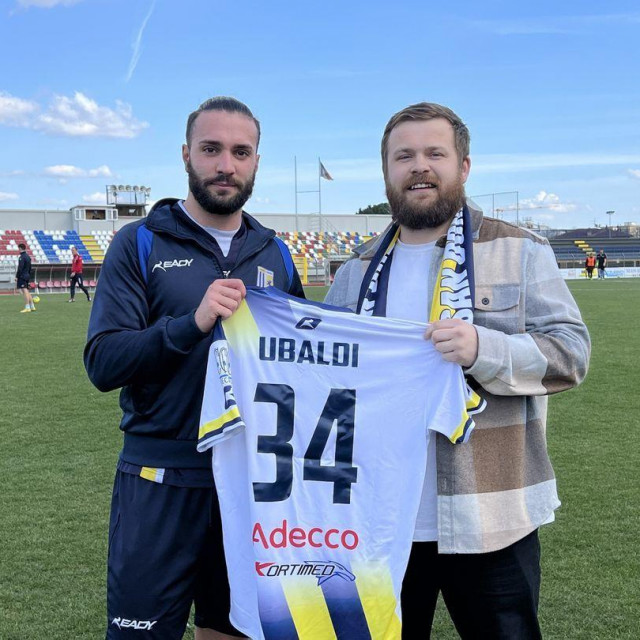 Jedd Cooley s dresom kluba San Donato Tavarnelle