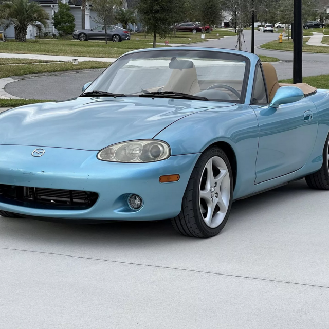 2001. Mazda MX-5 Miata LS