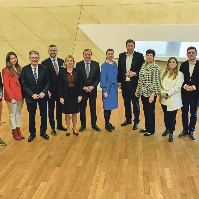 Siniša Hajdaš Dončić (drugi zdesna) na sastanku socijaldemokrata u Varšavi