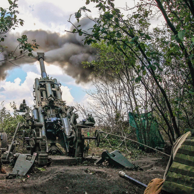 Haubica M777 od 155 mm ukrajinskih snaga u djelovanju na bojištu