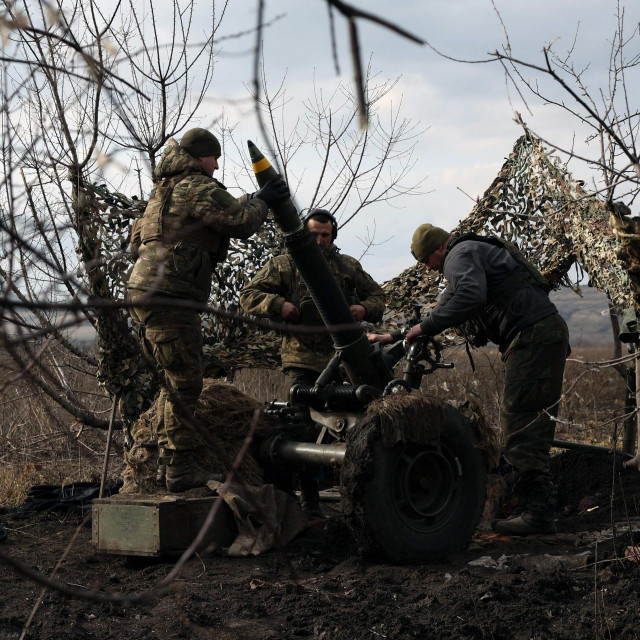 Iako je Ukrajina uspjela odbiti brojne ruske ofenzive te pod svoje vratiti neke gradove i regije koje su Rusi zauzeli u ranoj fazi rata, Rusija je nedavno ostvarila dobitke oko Bahmuta na istoku zemlje