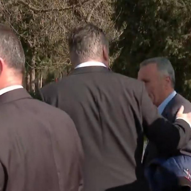 Zoran Milanović u razgovoru s građaninom