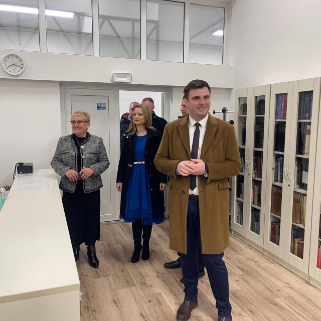 Župan Ivan Celjak u obilasku obnovljene srednje škole Viktorovac