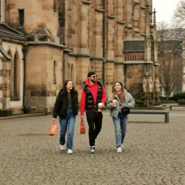 Joško Gvardiol sa sestrama Lorenom i Frankom