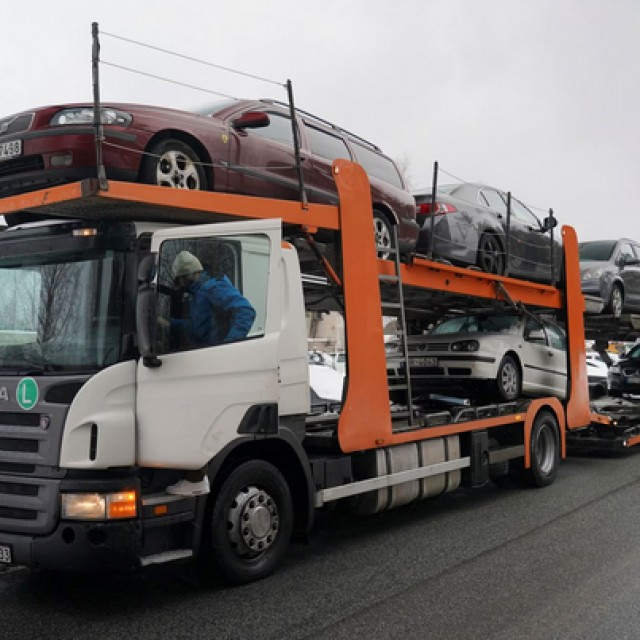 Zaplijenjeni auti za Ukrajince