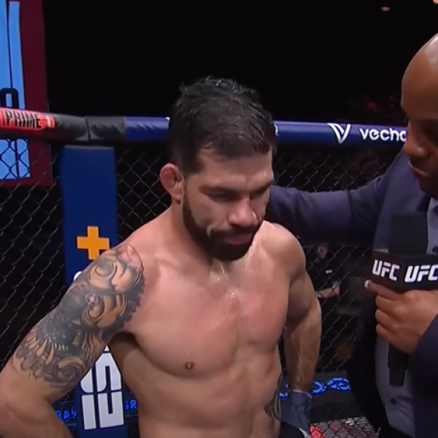 Raphael Assuncao (lijevo) i Daniel Cormier (desno)