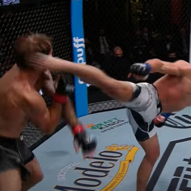 Brad Riddell (lijevo) vs. Rafael Fiziev (desno)