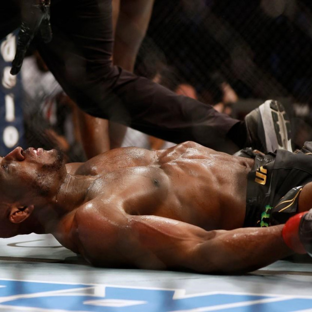 Aug 20, 2022; Salt Lake City, Utah, USA; Kamaru Usman (red gloves) lays in the ring after being knocked out by Leon Edwards (blue gloves) during UFC 278 at Vivint Arena.,Image: 715506535, License: Rights-managed, Restrictions: *** World Rights ***, Model Release: no, Credit line: USA TODAY Network/ddp USA/Profimedia