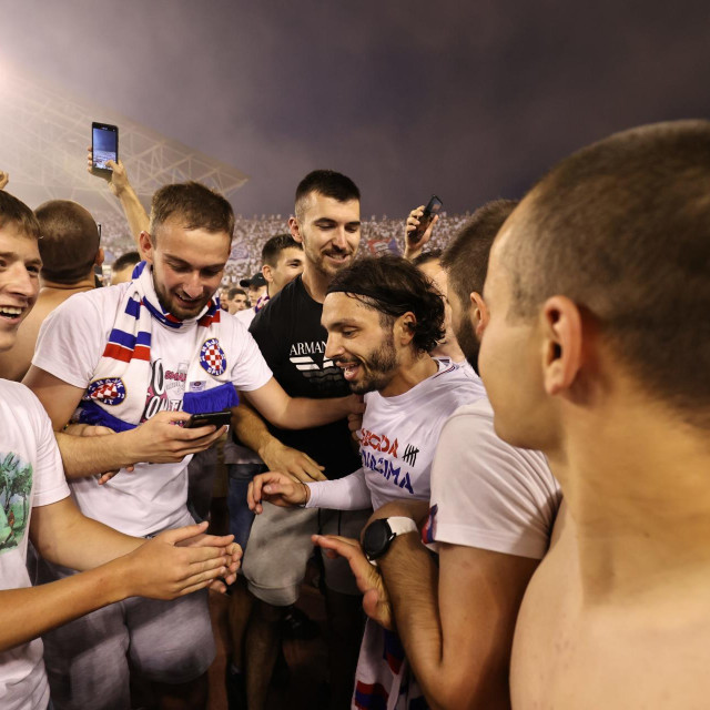 Filip Krovinović slavi s navijačima