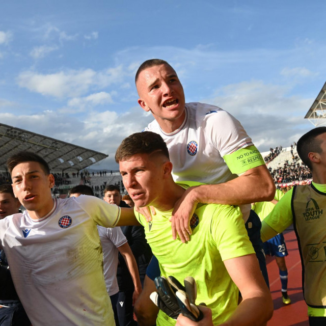 Slavlje juniora Hajduka na Poljudu nakon utakmice protiv Manchester Cityja