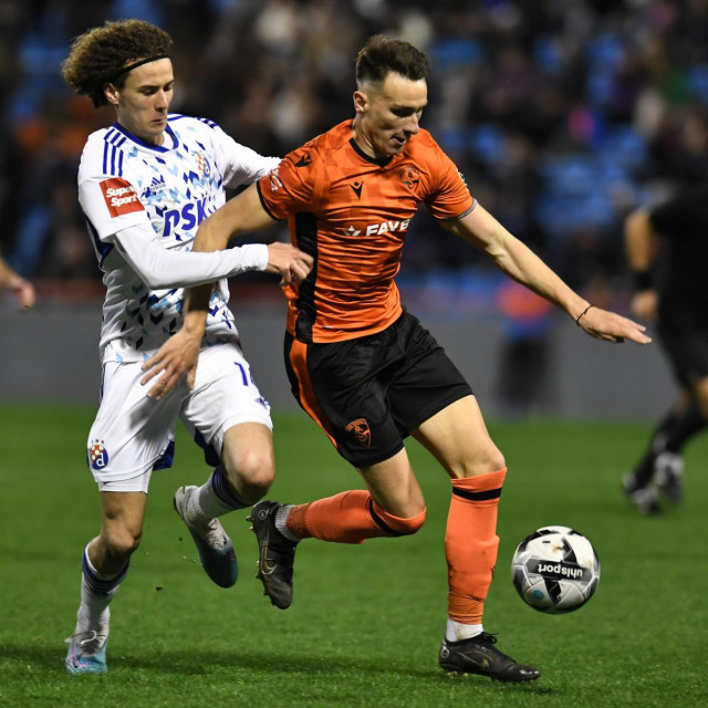 Ivan Dolček pored Dinamovog Roberta Ljubičića