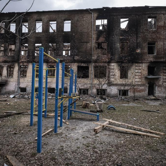 Uništena zgrada u BrovarIju u ožujku 2022.